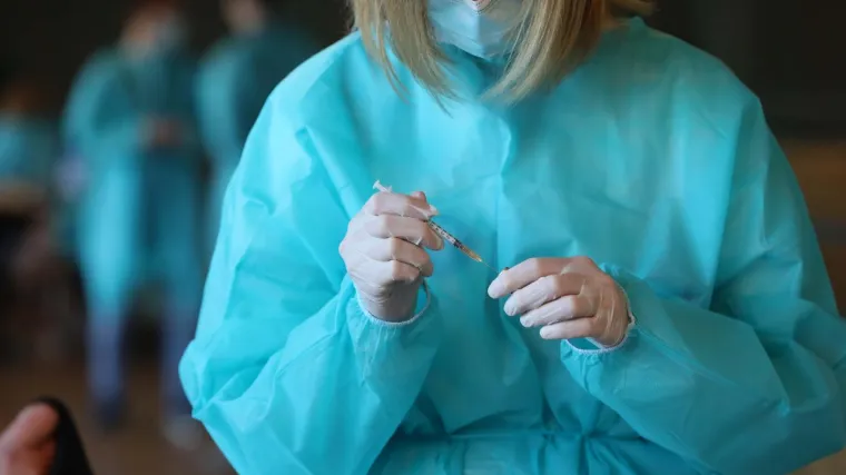 Zabrinjavajuća vijest o jo&scaron; jednom smrtnom slučaju u Hrvatskoj: 33-godi&scaron;nja osoba preminula 12 dana nakon cijepljenja AstraZenecom!