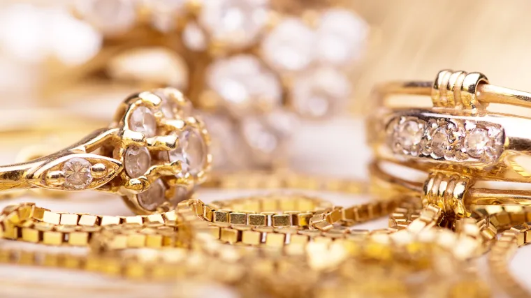 Izgubljeno blago: Tinejdžer iz Dervente na cesti pronašao torbu punu zlata