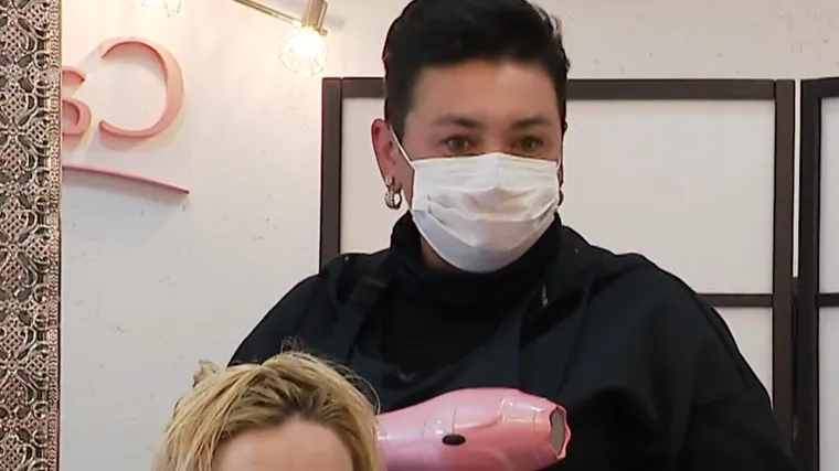 80 dana nakon potresa frizerski kontejner je spreman: Frizerka iz Petrinje presretna zbog povratka na posao