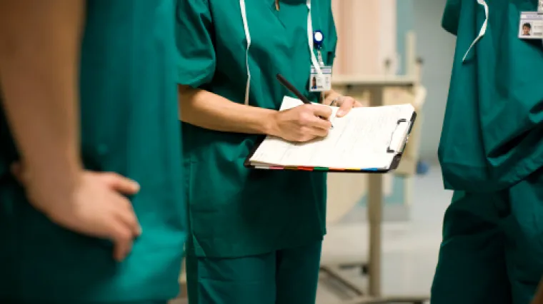 Gotovo svaki peti Hrvat za doktora 'povlači' veze, a ovo su obja&scaron;njenja za&scaron;to to rade