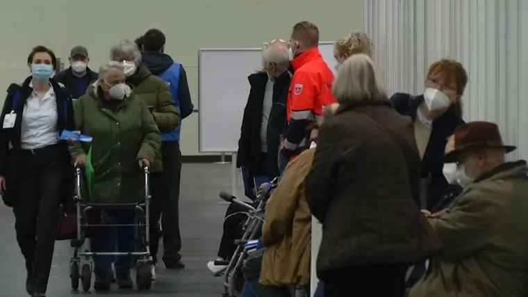 U Europi jača treći val i stručnjaci upozoravajuda ne treba odbiti cijepljenje: 'Cjepiva su sigurna, COVID nije'