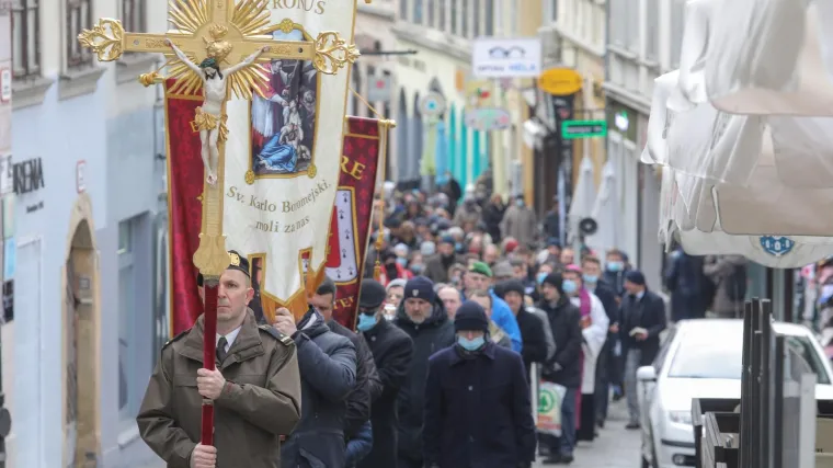 U Zagrebu održana korizmena procesija i misa koju je predvodio Bozanić: 'Molimo za žrtve potresa i korone'