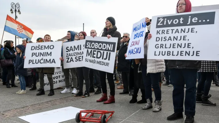 Održani najveći prosvjedi protiv koronamjera dosad: 'Želimo skinuti maske, voljeti se i grliti' Organizatori bi mogli biti kažnjeni
