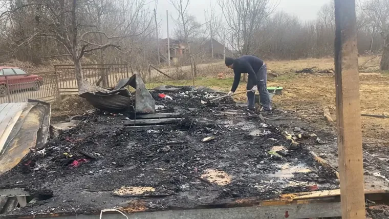 Zbog kvara na klima uređaju izgorio kontejner u Majskim poljanama: Žena je uspjela pobjeći na vrijeme