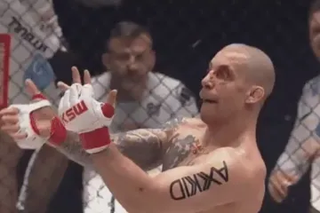 Zvjerski nokautirao protivnika, potrgao prst i onda ga pred kamerama namještao