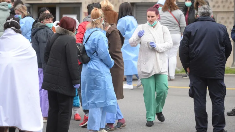 Upoznajte rodilje i bebe koje su za vrijeme potresa bile u Petrovoj bolnici