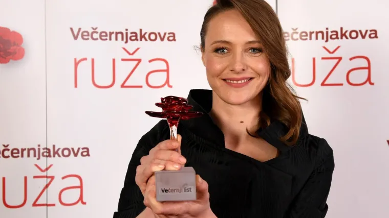 Nakon ruže Direkt napravio kratki pregled Mojmirine novinarske karijere. &Scaron;prajc: 'Evo glasa i stasa pobjednice'