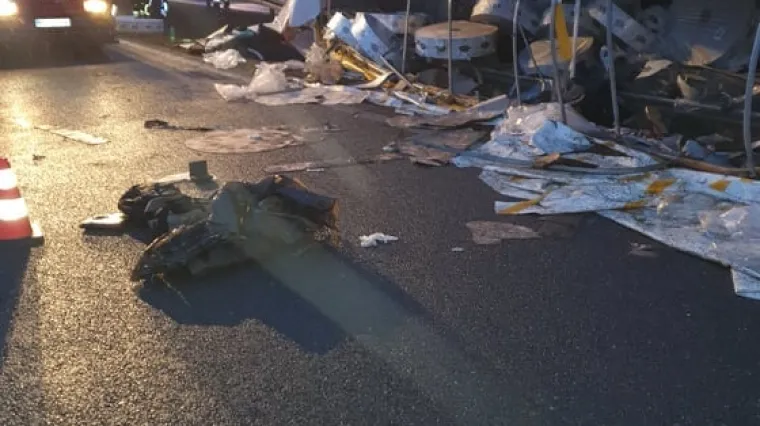 Četiri osobe poginule, 19 je ozlijeđeno: Policija se oglasila o te&scaron;koj prometnoj nesreći kod Okučana