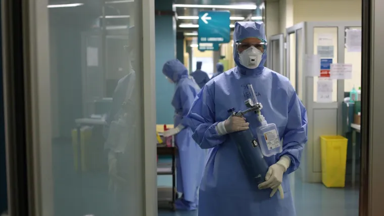 Potresna reportaža iz intenzivne: Donedavno su tu ležali 80-godi&scaron;njaci, sada leže pacijenti koji su '80. godi&scaron;te