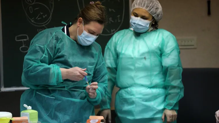 Brojevi rastu, stižu i nove, o&scaron;trije mjere: U ovoj županiji zabrana javnih okupljanja s vi&scaron;e od 15 osoba