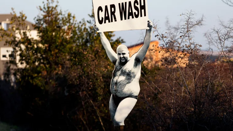 FOTO Uvijek nas nasmije: O ovom znaku za autopraonicu u Zadru svi pričaju, a tamo stoji već godinama