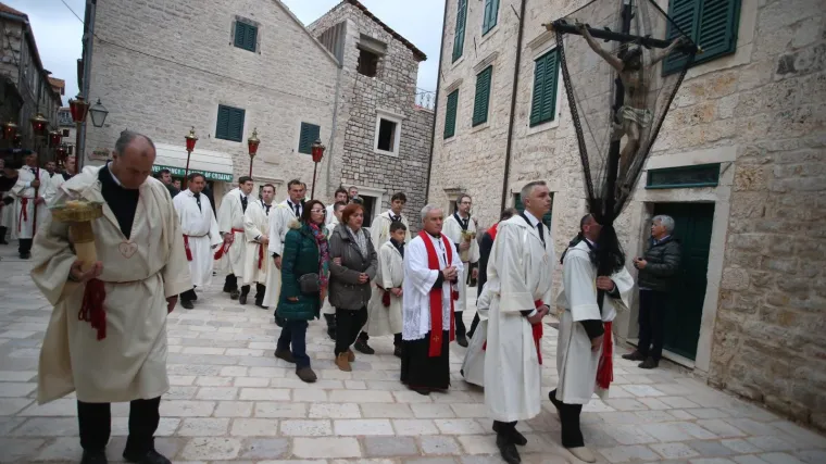 Ove godine neće se održati procesija Za Križen, čini se da je Stožer promijenio mi&scaron;ljenje