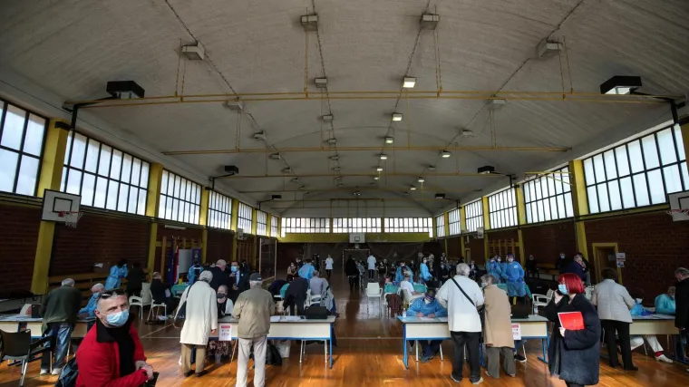 Cijepljenje prije reda: 'Pametnije je da cijepim zdravog pratioca starog bolesnika nego da cjepivo bacim'