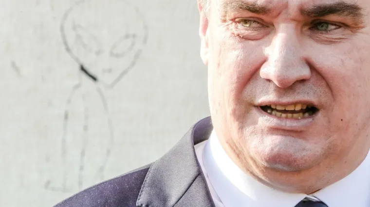 'Budi jednom u životu hrabar. Skupi vjerne žetone, odrije&scaron;i kesu, nazovi kumove...'