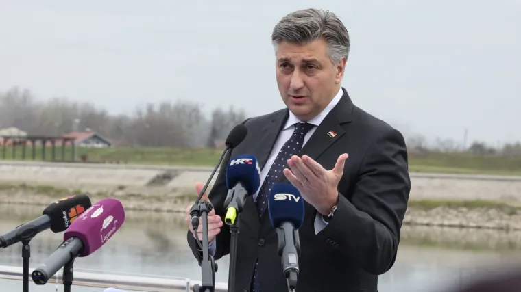 Plenković: 'Milanovićeve objave su talog dru&scaron;tvenih mreža. Nacrtao je metu na zastupnika Pupovca. To je govor mržnje'