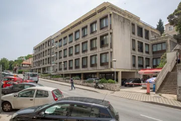 Zaraženi su zatvorenici i službenici