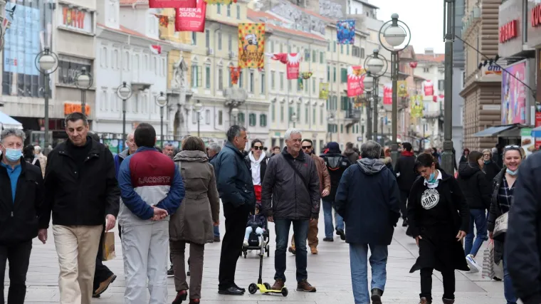 Split otkazuje sve operacije koje nisu hitne, a Rijeka planira čak i potpuni lockdown: 'Ne drži se nitko razmaka! Van zdrave pameti'