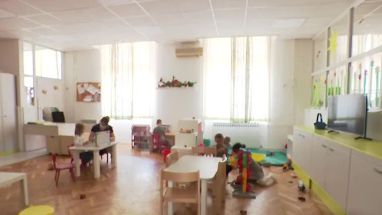 Manje je udomljavanja, manje kreveta, a broj nezbrinute djece nikad veći. Skok sa 600 na 900 djece u domovima u godinu dana