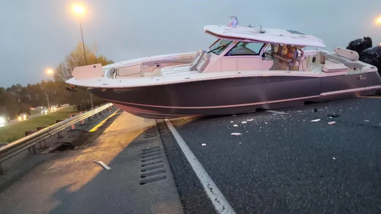 Ispao iz prikolice i blokirao pristup autocesti