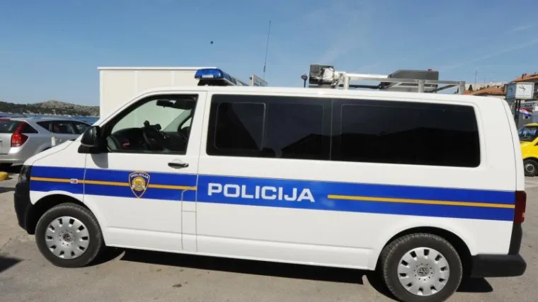 Policija otkrila 80 migranata u &scaron;leperu osječkih registracija