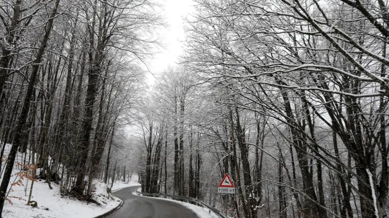 VIDEO U Zagrebu je padala tuča, u Gorskom Kotaru snijeg, a na Jadranu pu&scaron;e jaka bura: dolazi znatno hladnije vrijeme