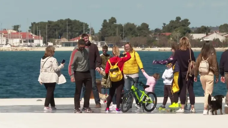 Kako bi spriječio eksploziju trećeg vala, zadarski stožer traži poo&scaron;travanje mjera. Zbog blagdana testiranje samo hitnih slučajeva!