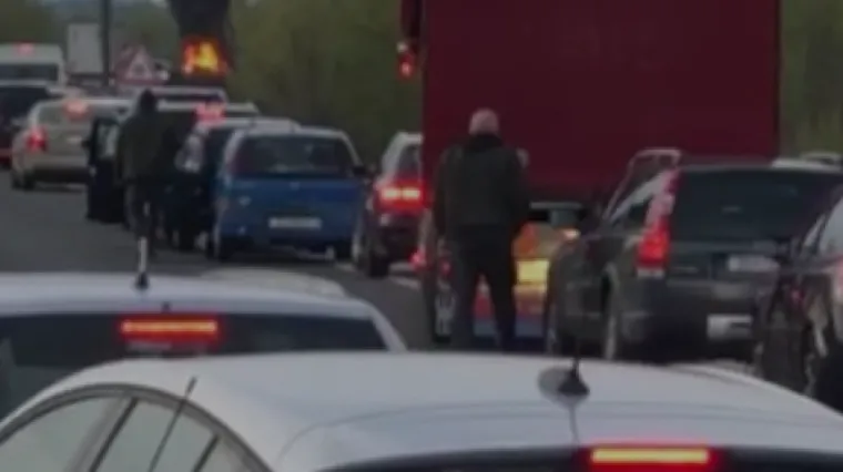 Te&scaron;ka nesreća na autocesti: Automobili se sudarili i zapalili