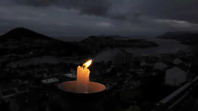 U 21 sat zapalite svijeću za tragično umrlu djevojčicu: 'To je najmanje &scaron;to možemo učiniti'