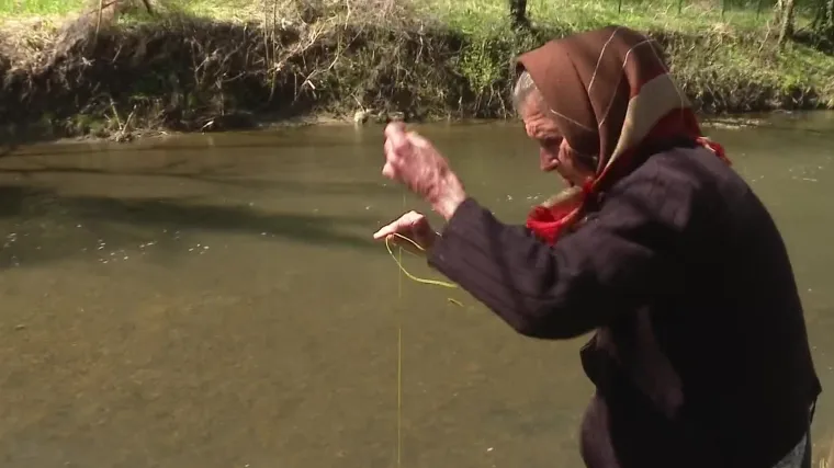 Ova baka već 50 godina mjeri vodostaj. Po ki&scaron;i, suncu ili snijegu &ndash; svaki dan, bez iznimke