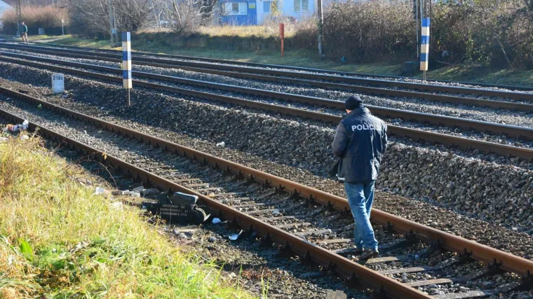 Teretni vlak naletio na maloljetnika, preminuo je na mjestu