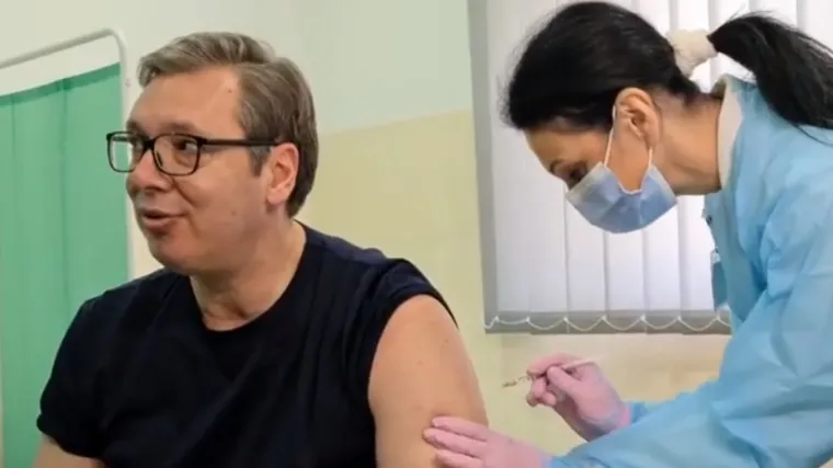 VIDEO Vučić se cijepio kineskim Sinopharmom: 'Ni&scaron;ta nisam osjetio... a možda postanem i malo pametniji'