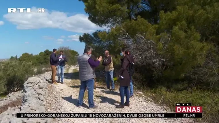 Blagdani nisu donijeli mir u malu općinu na Krku: Mještani Punta okupili su se, jer ih, kažu, brine prodaja općinskog zemljišta