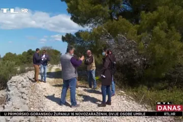 Blagdani nisu donijeli mir u malu općinu na Krku: Mještani Punta okupili su se, jer ih, kažu, brine prodaja općinskog zemljišta
