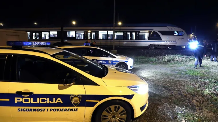 'Kažu da je dečko hodao po pruzi i da je imao slušalice'