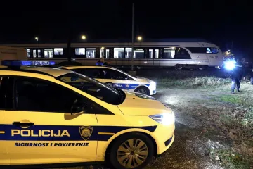 'Kažu da je dečko hodao po pruzi i da je imao slušalice'