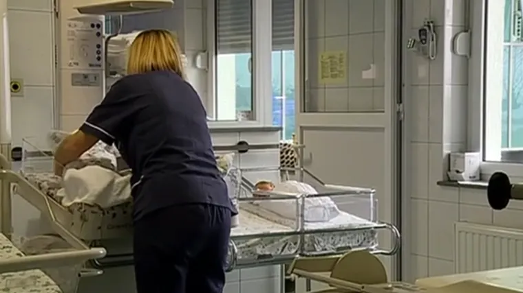 Ni bebi Ma&scaron;i otac nije mogao biti prisutan na porodu: Peđa Grbin pozvao Bero&scaron;a i Vladu da rije&scaron;e problematiku