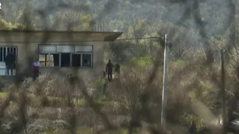 Tulumarilo 300 ljudi: Zbog okupljanja u Brnazama jedna kaznena prijava i 23 prekr&scaron;aja zbog maski