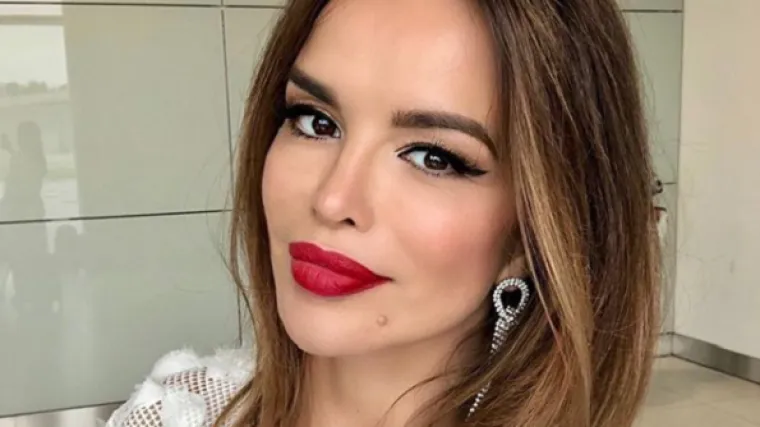 Severina pozirala u haljini s brutalnim prorezom, a svu pozornost su ukrale njezine čarape