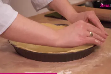 Tart od manga i jagoda