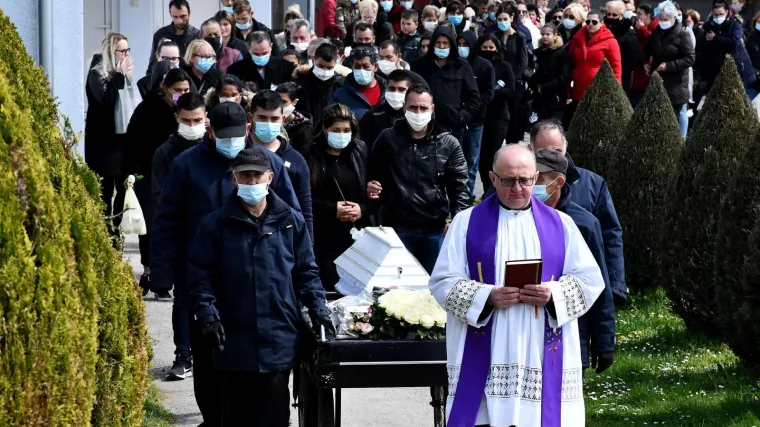 Velika tuga u Novoj Gradi&scaron;ki: Mno&scaron;tvo ljudi oprostilo se od preminule djevojčice