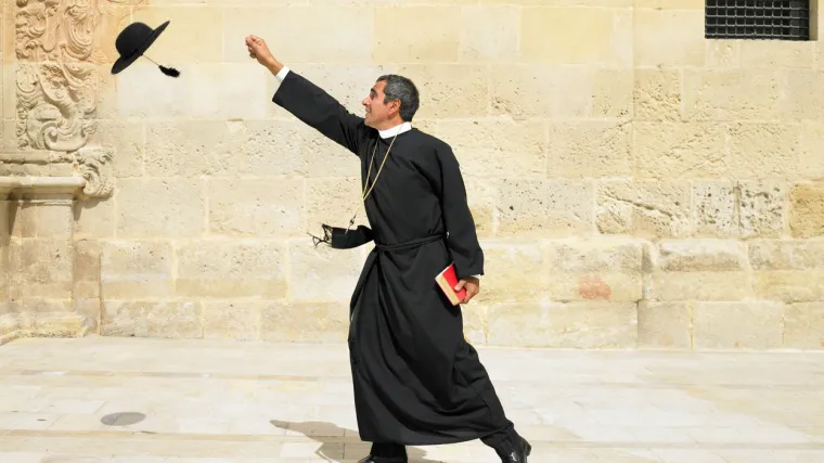 Pijani svećenik galamio na ljude zbog maski, spominjao seks, a Papu zvao drugim imenom