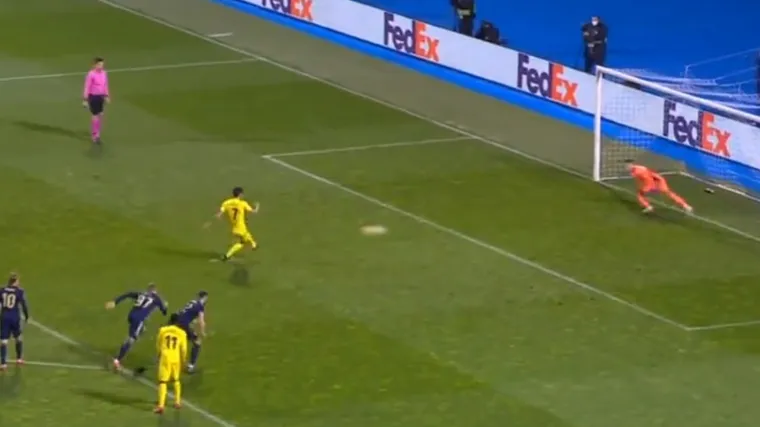 Ovo je trenutak kada je sudac pokazao na bijelu točku, a ubojiti Moreno rastužio navijače Dinama