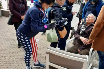 FOTO Na Trgu bana Jelačića na čovjeka pao dio sa zgrade! Prevezen je u bolnicu