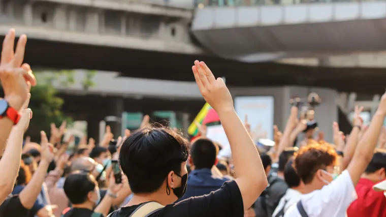 Na prosvjedu protiv mjera uhićeno je 14 ljudi u Beču, policija je koristila papreni sprej protiv protuprosvjednika