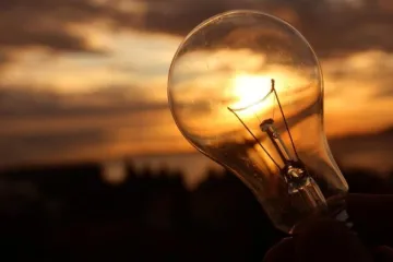 Milan s Banije još nije ni žarulju upalio, ne vjeruje da je Vlada otpisala račune za struju