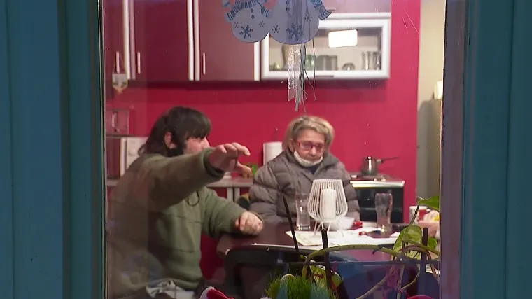 Vukovarcima godinama isključenim sa sustava grijanja neprekidno stižu i računi i opomene. Potraga otkriva štiti li itko građane