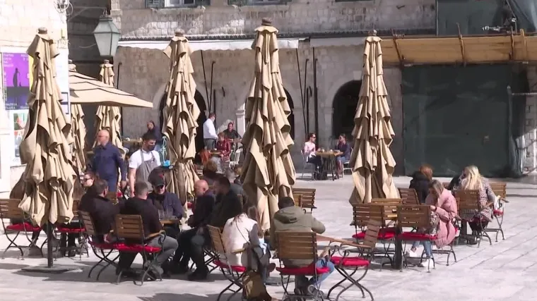 Dubrovački ugostitelji dočekali prvi dan otvorenih terasa. No, korona je u toj županiji trajno zatvorila 26 ugostiteljskih objekata