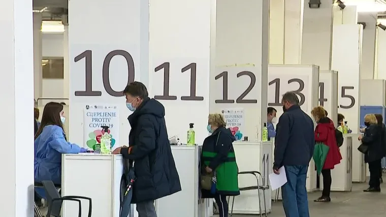 U Hrvatskoj je do danas cjepivo primilo više od 480 tisuća ljudi, dio njih ima i nuspojave, a kako si cijeli proces mogu olakšati savjetuju i liječnici i nutricionisti
