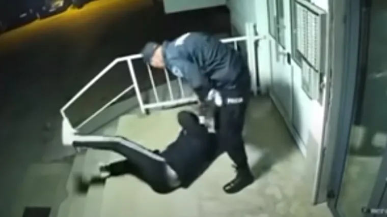 UZNEMIRUJUĆI VIDEO Policija u Mostaru brutalno pretukla mladića koji je prekr&scaron;io policijski sat