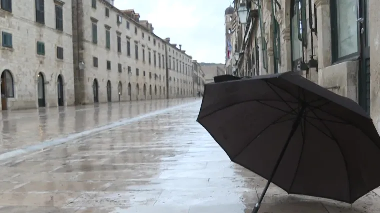 Travanj ove godine ne odustaje od snijega! Dijelovi Hrvatske ponovno su se zabijelili, evo kad se očekuje smirivanje